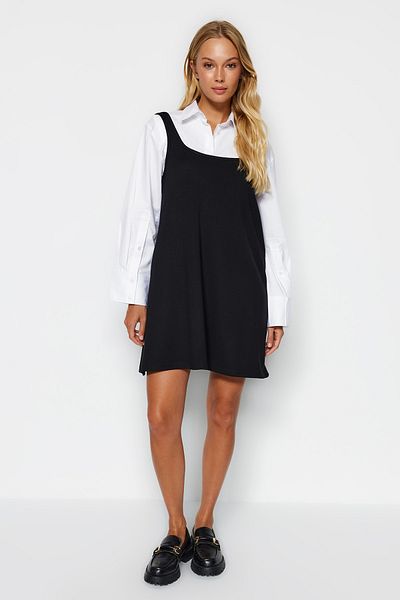 Trendyol Collection Schwarzes Gilet-Skater-/Taillen-geöffnetes Strickkleid TWOAW24EL00245