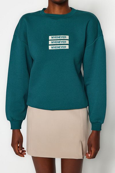Kolekcia Trendyol Oil Thick Inside Fleece Slogan Vyšívaný Uvoľnený/pohodlný strih pletená mikina TWOAW22SW1464