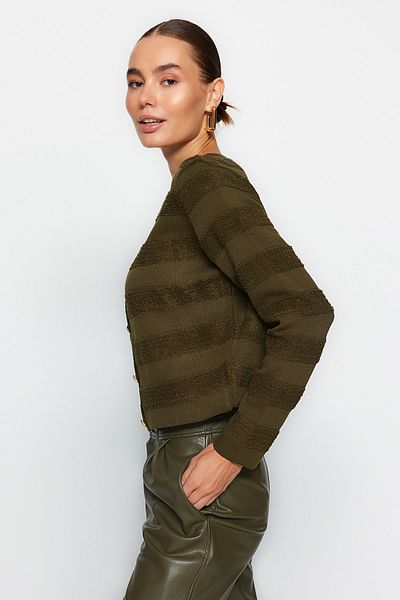 Trendyol Collection Crew nyakú khaki kötöttáru kardigán - kabát megjelenés TWOAW24HI00337