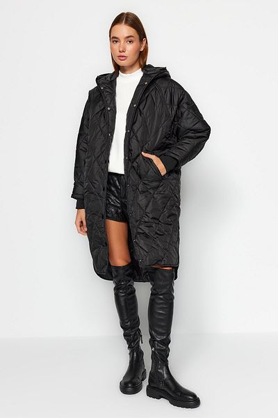 Trendyol Collection Palton matlasat lung, negru, supradimensionat, cu glugă, hidrofugă TWOAW22MO0010