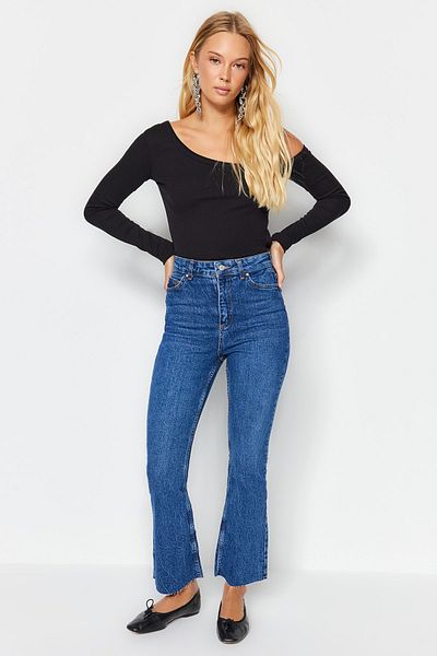 Trendyol Collection Dunkelblaue High Waist Crop Flare Jeans TWOAW21JE0159