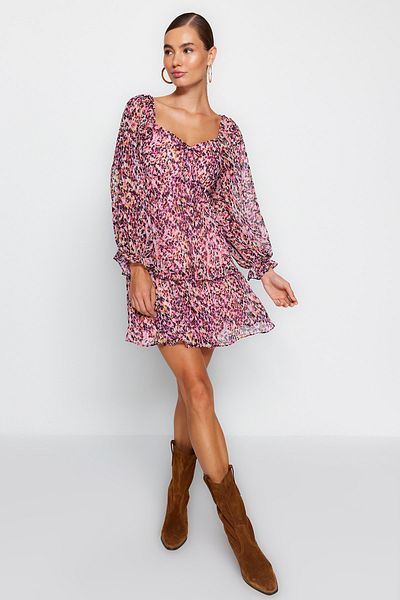 Trendyol Collection Rosa gewebtes Kleid mit geformtem Kragen und Volants TWOAW23EL01455