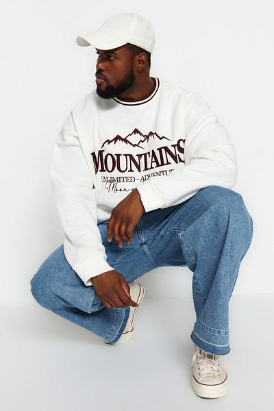 Trendyol Collection Ecru Embroidered Oversize Sweatshirt - Crew Neck, Soft Cotton, Plus Size Tmnaw24Ao00022