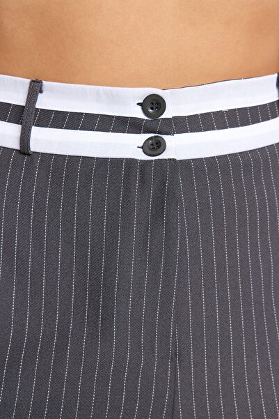 Trendyol Curve Ткані штани в смужку антрацитового кольору TBBSS23AR00032