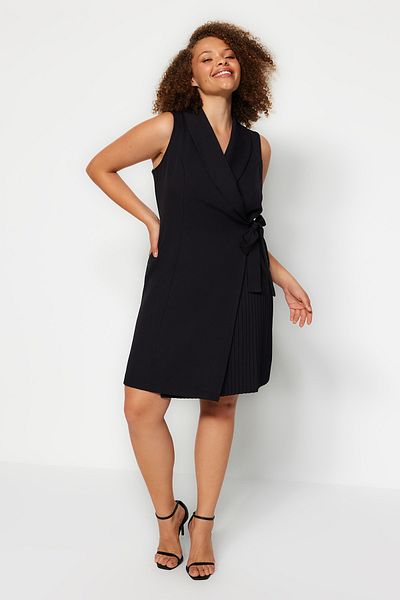 Trendyol Curve Black Straight Double-breasted Woven Dress TBBSS23AH00254