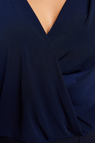Trendyol Curve Námořnická modrá halenka s balonovým rukávem a dvouřadým výstřihem TBBAW23AF00029
