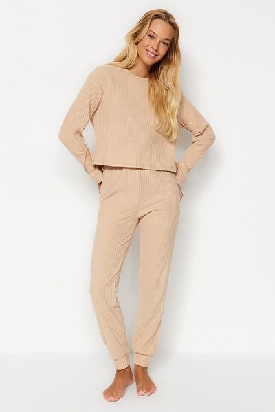 Trendyol Collection Bordázott bézs kötött pizsama szett - puha gomb THMAW21PT0696