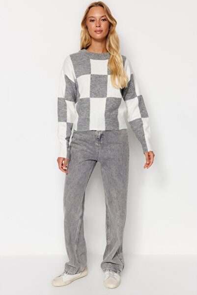 Trendyol Collection Pulover din tricotaje în carouri/cadrat, cu croială largă, gri TWOAW24KZ00498