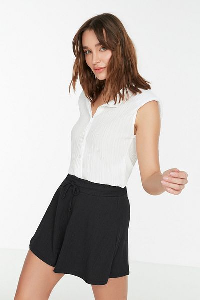 Trendyol Collection Námořnická modř, uvolněný střih s pravidelným zavinutím pasu/texturované pletené šortky TWOSS22SR0212