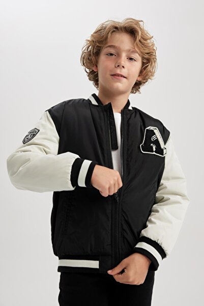 DeFacto Chlapecká sezónní bunda bombardéru s potiskem – vodoodpudivá, vysokoškolský límec, zip, dvojitá kapsa A2496A823Au