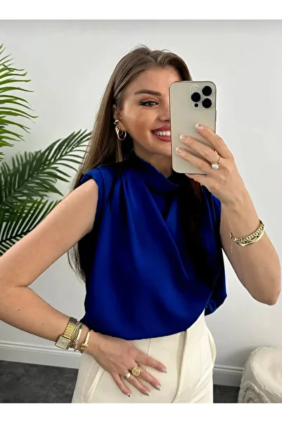 Butik Beyza Women's Plunging Neckline Padded Shoulders and Loose Blouse