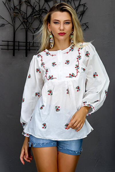 Chiccy White-Red Embroidered Woven Blouse with Plaid Collar and Balloon Cufflinks