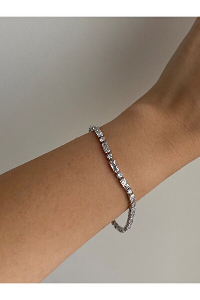 Owentis سوار سكارليت ذو الشكل المزدوج الفضي من الفولاذ - غير مشوه -