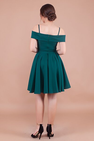 bayansepeti Rugalmas atlasz szövet vékony vállpántos részletes kiszélesedő vágott duplasoros dekoltázs smaragdzöld estélyi ruha 342