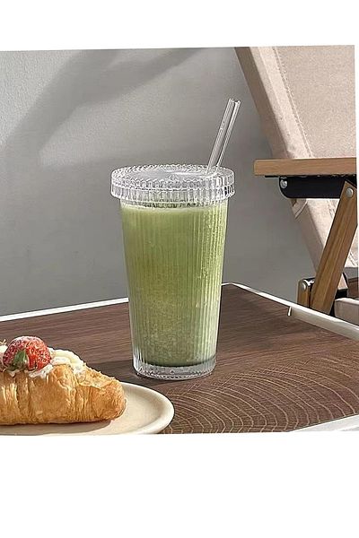 Trouvaille 600 Ml Mika Origami Style Glass Cup with Straw with Lid Origami Style Cold Coffee Soft Drink Glass