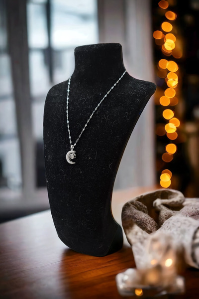 Budakoğulları İ Pırlantalı Gümüş Üzeri Beyaz Gold Kaplama Ay Hilal Kadın Kolye