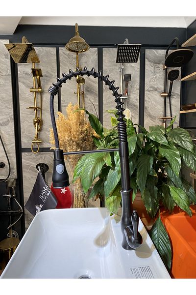 İSAOĞLU YAPI Black Kitchen Faucet Spiral Extending System Industrial Design Tap with Pressure Adjustment