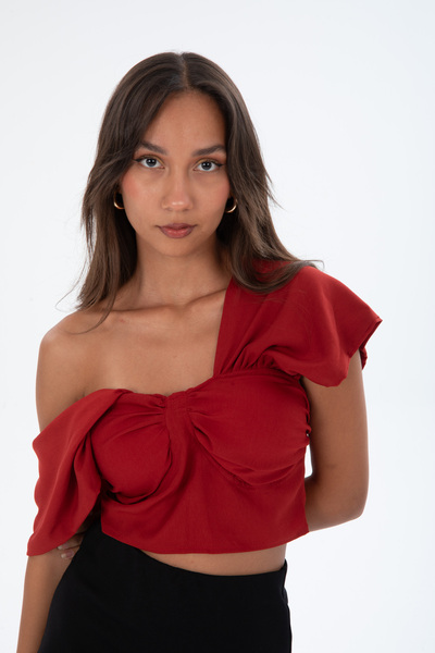 By Gecce Düşük Omuz Dekolteli Bluz