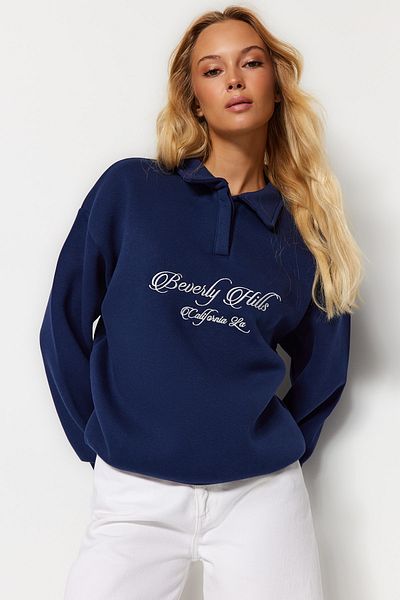 Trendyol Collection Sötétkék inggallérral hímzett normál szabású vastag polár belül kötött pulóver TWOAW24SW00182