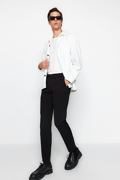 Trendyol Collection Μαύρο Slim Fit/Slim Fit Άνετο κομψό παντελόνι Chino TMNAW24PL00000