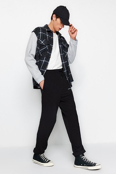 Trendyol Collection Oversize Μαύρο Jogger Sweatpants με μίνιμαλ σχέδια - TMNAW24EA00000