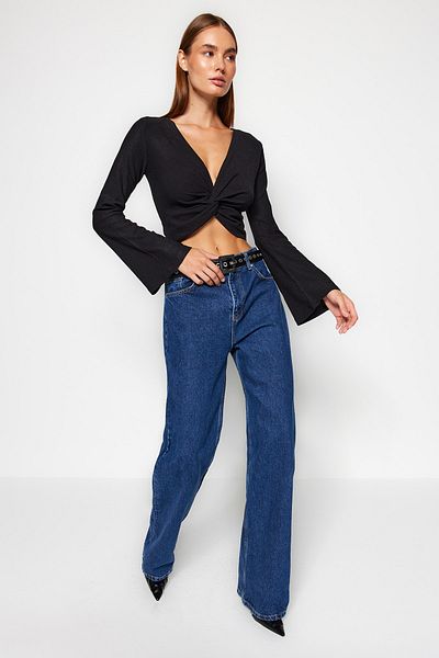 Trendyol Collection Czarna, węzełkowa, szczegółowo owinięta/teksturowana, krótka bluzka z dzianiny TWOAW23BZ00154