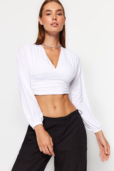 Trendyol Collection Λευκή κουρτίνα Λεπτομερής Εφαρμοσμένη Πλεκτή Μπλούζα με λαιμόκοψη σε Crop TWOAW23BZ00320