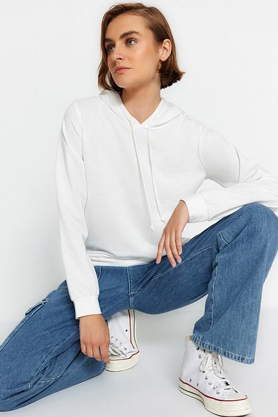 Trendyol Collection Базов тънък плетен суичър с качулка в цвят екрю TWOAW20SW0059