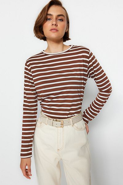 Trendyol Collection Hnědé pruhované tričko Basic Crew Neck Pletené tričko TWOAW23TS00002