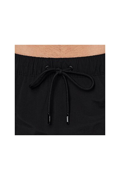 Tommy Hilfiger Banyo modası