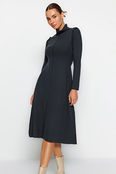 Trendyol Collection Antracytowa Carioca Szyta Linia A/Linia A Formalna Selanik/Dzianina Sukienka Midi Dzianinowa TWOAW24EL00333