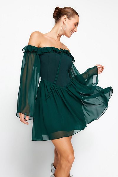 Trendyol Collection Smaragdgrünes A-Linien-Abendkleid aus Chiffon mit Volants TPRSS23EL00096