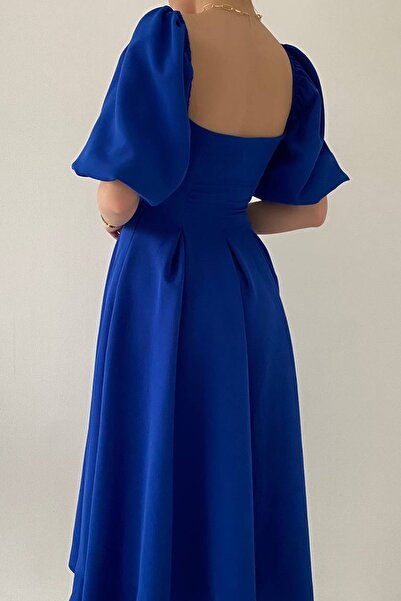 lovebox Atlas Fabric Límec bez ramínek límec nařasený rozšířený střih Midi délka Krátký balónkový rukáv Saks Modré večerní šaty 167