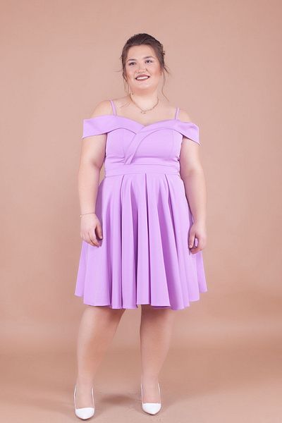 NO48 Πλισέ φόρεμα λιλά Plus Size Μίνι με λουράκι με λεπτομέρεια στον ώμο