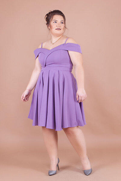 NO48 Πλισέ φόρεμα λιλά Plus Size Μίνι με λουράκι με λεπτομέρεια από τον ώμο