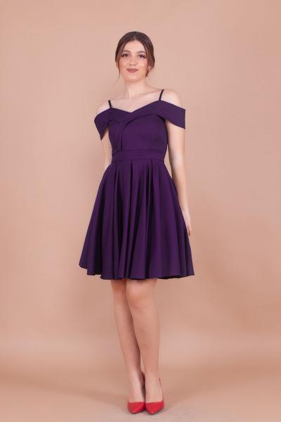 NO48 فستان بلوم قصير الطول بحمالات مكشوفة الكتفين