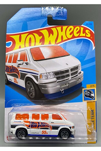 Esma Nur Akboğa لعبة سيارة دودج من هوت ويلز