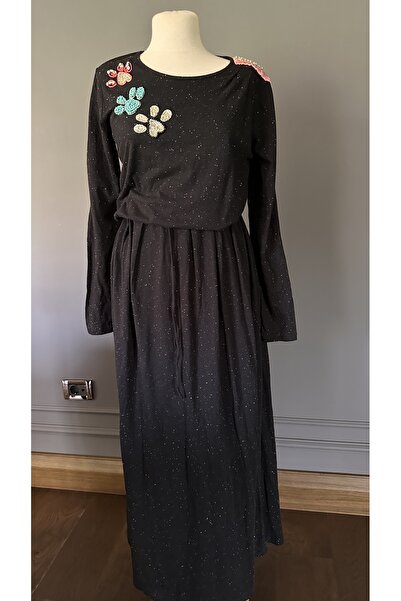 Kübra Tekin Siyah İşlemeli Tasarım Uzun Elbise
