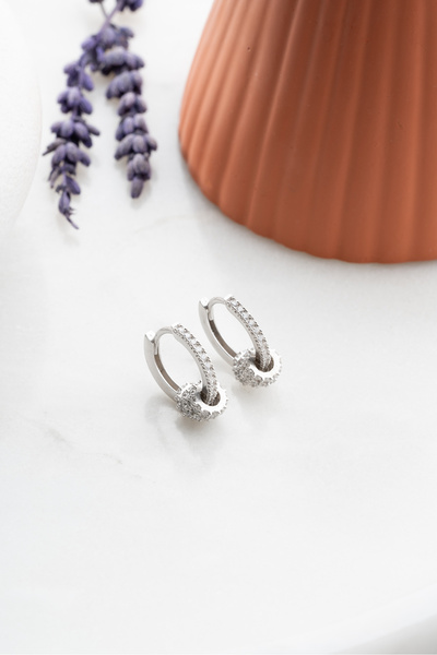 Nereze 925 Ayar Gümüş Rodyumlu 15 Mm Zirkon Taşlı Minik Halkalı Küpe