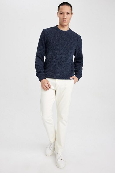 DeFacto Marineblauer Standard-Passform-Strickpullover mit normaler Passform und Rundhalsausschnitt R1175az23au