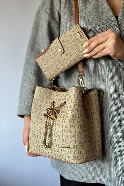 Just Polo حقيبة كتف نسائية بسلسلة مكونة من 3 أقسام وطباعة مونوغرام AS2065 -GZD-