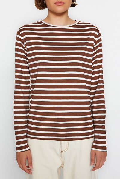 Trendyol Collection Hnědé pruhované tričko Basic Crew Neck Pletené tričko TWOAW23TS00002
