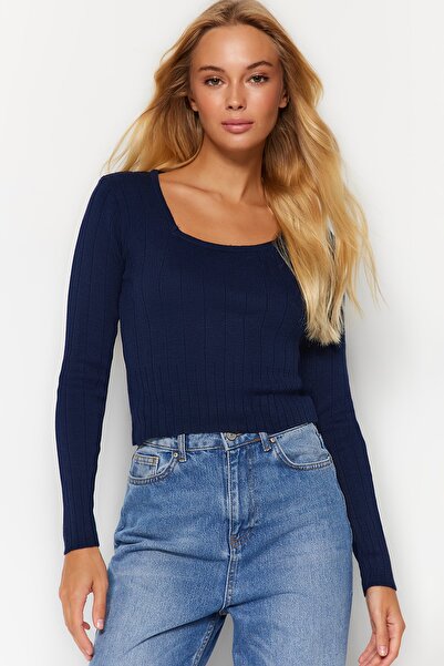 Trendyol Collection Čtvercový límec Navy Blue Crop Knitwear Svetr - TWOAW24KZ01199