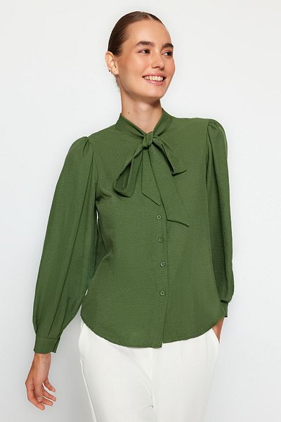 Trendyol Collection Hemd mit normaler Passform, fließenden Ärmeln und Khaki-Schal – TWOSS21GO0098