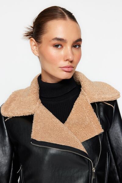 Trendyol Collection Černý plyšový kabát z umělé kůže TWOAW24MO00260