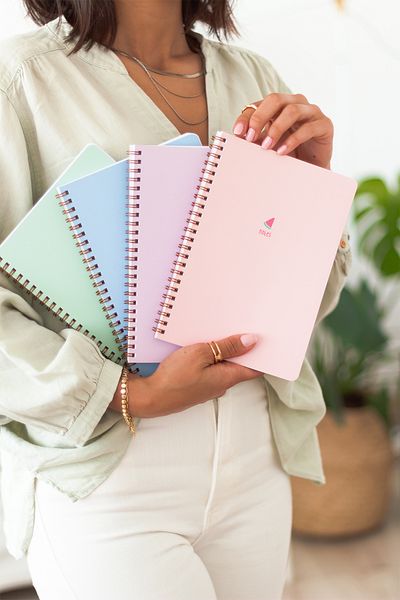 Matt Notebook دفتر مدرسي حلزوني مقاس A5 80 ورقة، مجموعة من 4 - مربعات