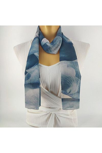 Tedz Collection وشاح طويل منقوش بالأحجار النيلي من PAREDORA