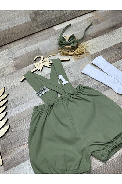 Feriatolye King concept green salopet cake popping birthday special day outfit