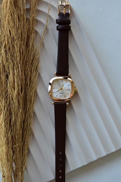QUARTZ Square Black Leather Strap Watch