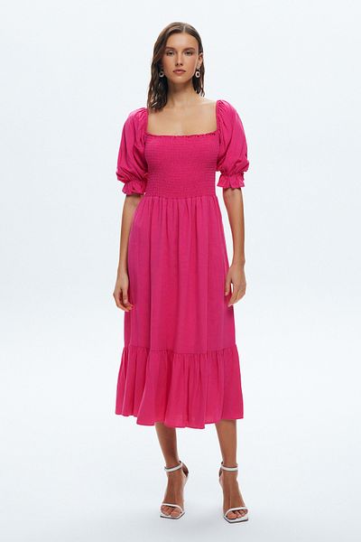 Love My Body Elastisches Kleid mit eckigem Kragen